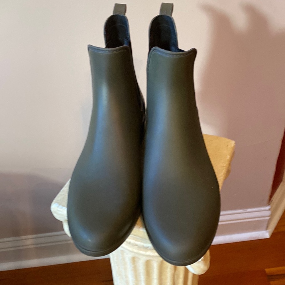 Size 11 olive color rain boots